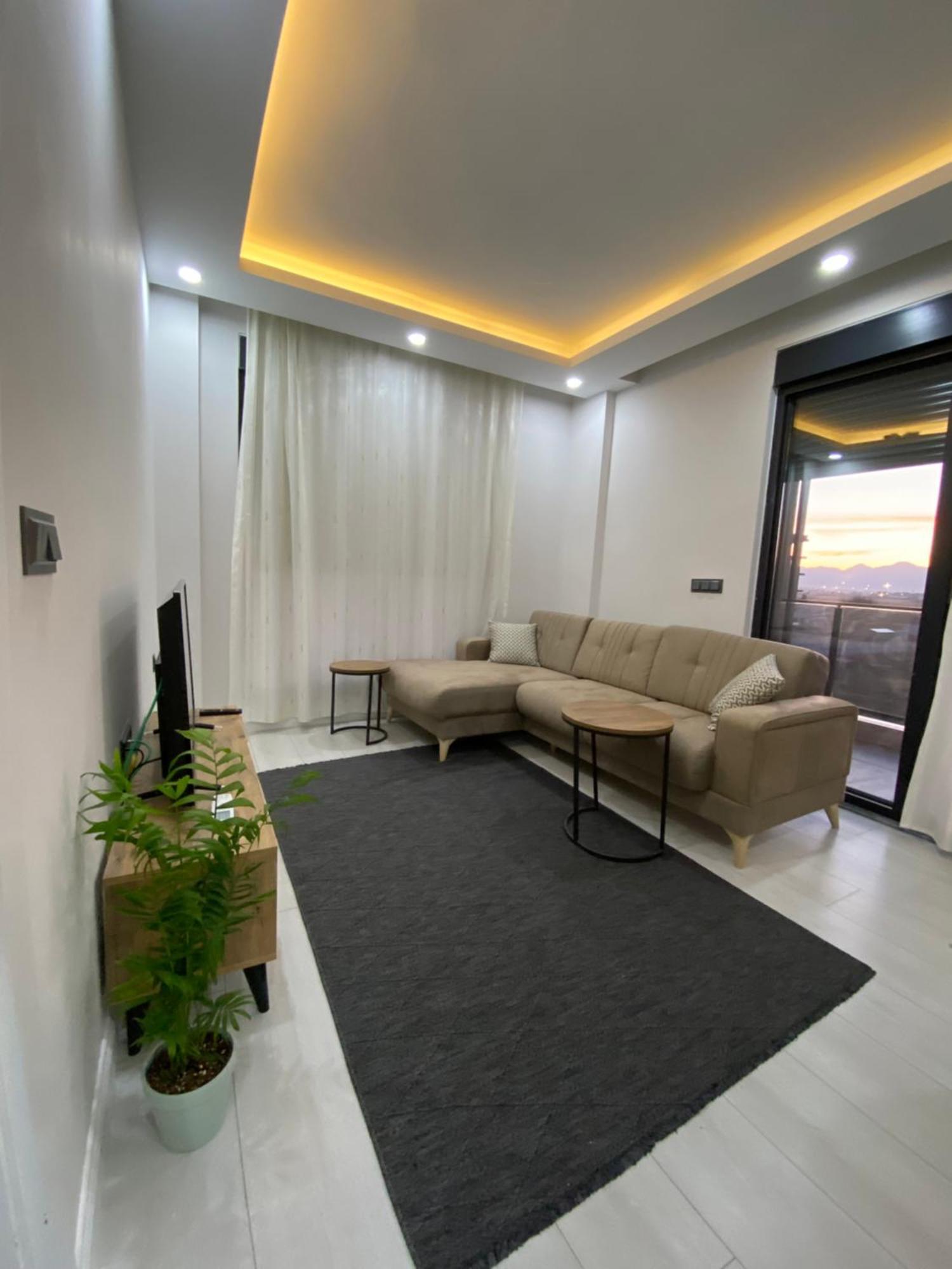 Havalimanina Yakin Havuzlu 1+1 Lux Daire